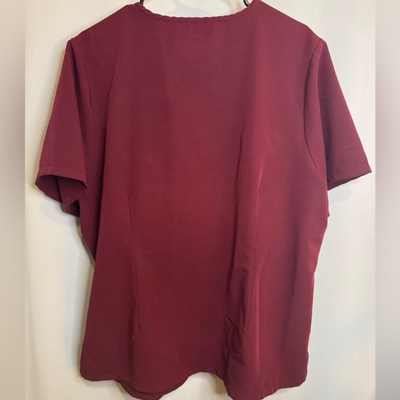 Mandala One Pocket Scrub Top Wine 2X - Picture 5 of 7